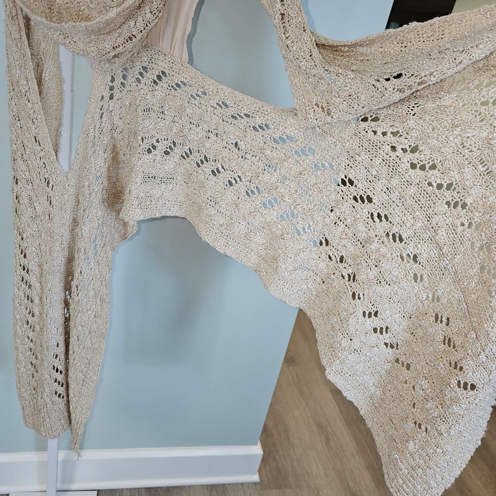 BCBGMAXAZRIA Knit crochet Cover. topper XL - Picture 4 of 7